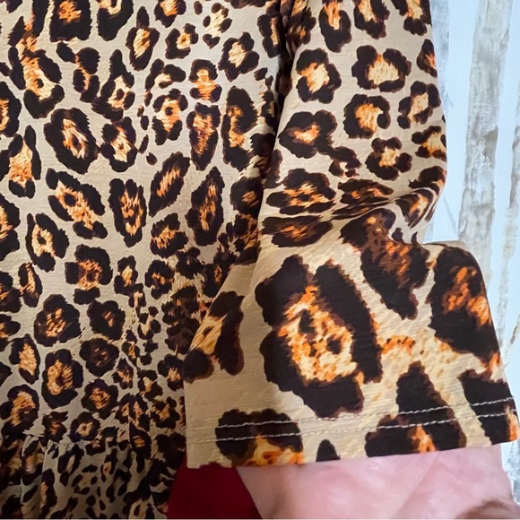 Striking women’s plus size top no label. P2P: 23.6” Length- Front: 33”Back: 35” - Picture 6 of 7